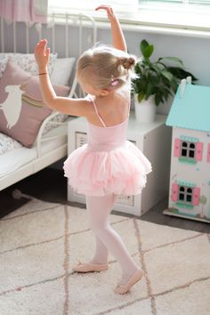 Ballet Baby Girl, Ballet For Kids, Toddler Ballet Outfit, Baby Dancing, Ballerina Kids, Mother Daughter Pictures, Toddler Ballet, Kids Ballet