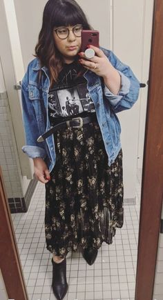 Cute Grunge Outfits Plus Size, Black Clothes Aesthetic Plus Size, Band Shirt Outfits Plus Size, Business Casual With Graphic Tee, Alternative Mom Style Plus Size, Grunge Outfits Over 50, 2000s Grunge Plus Size, Punk Fall Outfits Plus Size, 90s Fall Outfits Plus Size