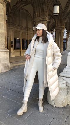 Long Winter Jackets, Puffer Jacket Outfit, Nude Outfits, Getting Bored, Classy Winter Outfits, Stylish Winter Outfits, Winter Fashion Outfits Casual, Snow Outfit, Paris Outfits