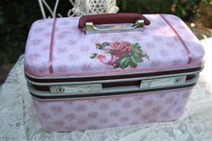 Antique Suitcase, Shabby Chic Diy Crafts, Cute Suitcases, Flea Market Decorating