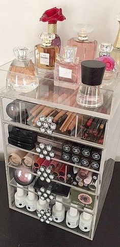 Makeup Organization Rangement Makeup, Penyimpanan Makeup, Alat Makeup, Vanity Room, Glam Room, Makeup Rooms, Makeup Room, Diy Makeup, Beauty Room