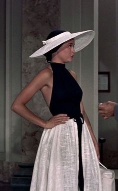 Fashion 60s, Grace Kelly Style, To Catch A Thief, Glamour Vintage, Princess Grace Kelly, Look Retro, Princess Grace, Old Hollywood Glamour, Moda Vintage