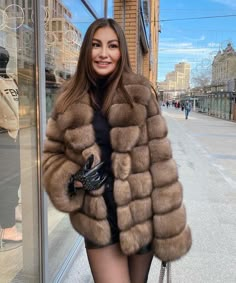 Preppy Chic Outfits, Fur Coat Outfit, Belle Silhouette, Oversized Sleeves, Fur Coats Women, Coat Outfits, Short Coat