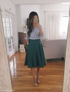 Rok Midi, Rok Outfit, Modest Clothing Women, Cooler Style, Extra Petite, Gorgeous Outfits, Chique Outfits, Rock Outfit, Men's Outfits