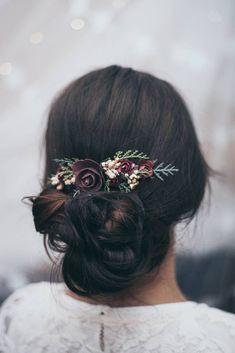 Floral hair comb for bride, bridesmaid, or flower girl Comb size - 8,5 cm (3,5 inches) Length of floral part ~ 12-13 cm (5 inches) Matching boutonniere, flower bracelet, hair crown can be made to order along with this accessory here: https://www.etsy.com/listing/735358517 Explore more items at mavkastore.etsy.com Bordeaux Hair, Bun Inspiration, Winter Wedding Makeup, Winter Wedding Hair, Flower Hair Accessories Wedding, Gossip Girl Blair, Hair Garland, Floral Hair Combs, Hair Wreaths