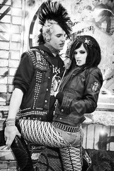 Hot punk couple Punk Poses, Punk Rock Girls, Pantera Band, Punk Subculture, Punk Boy, 70s Punk