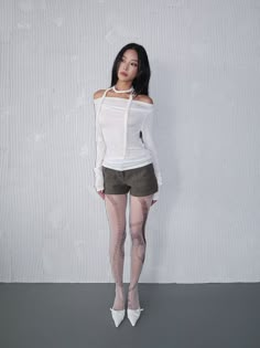 **ALL PREORDER ITEMS WILL BE SHIPPED WITHIN 2 WEEKS AFTER ORDER PLACED** Micro Low-Waist Shorts have a minimal look that pairs seamlessly with any style. Style them with our Jennie tights for a versatile and chic outfit. Button and zipper closure Both side pockets Thick material Soft wooly texture Polyester 55%, Acrylic 45% Made In Korea Punk Rock Chic, Low Waist Shorts Outfit, Low Waisted Shorts Outfit, Tights And Shorts, Low Waist Shorts, Gray Shorts Outfit, Shorts And Tights, Micro Shorts, Micro Shorts Outfit