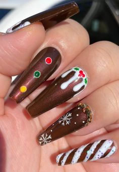 Winter Holiday Nails 2022, Food Nails Designs, Gingerbread Nails Acrylic, Christmas Nails Brown, Brown Winter Nails, Brown Christmas Nails, Gingerbread Nail Art, Stephs Nails, Autumn Nails 2022