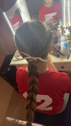 Cute Volleyball Hairstyles With Ribbon, Netball Hairstyles, Softball Game Day Hair, Hairstyle Sports, Braided Sporty Hairstyles, Volleyball Hair Bows