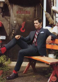 Fall feels - the season is around the corner. A Man In A Suit, Man In A Suit, Dapper Dudes, Gq Magazine, Neue Outfits, Tweed Suits, The Perfect Guy