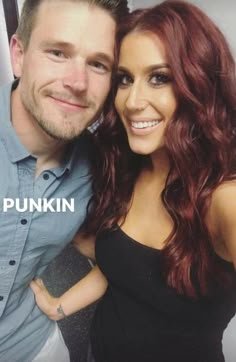 They look so cute together. Chelsea Houska Red Hair, Chelsea Houska Hair Red, Hair Styles Lines, Chilli Chocolate