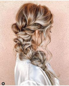 When it comes to bohemian hairstyles, there are no rules, so here are some gorgeous wedding bohemian hairstyles for long hair to inspire your bridal hairdo. And one thing you should remember is that, the beauty is in the imperfections. Side Braid Wedding, Bride Hairstyles For Long Hair, Wedding Hair Up, Side Braid Hairstyles, Bridesmaid Hair Makeup, Cute Braided Hairstyles, Side Hairstyles, Long Hair Wedding Styles