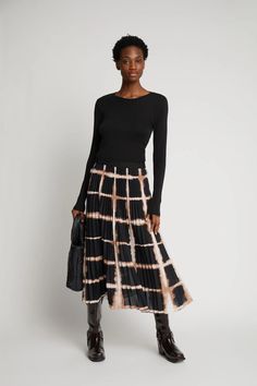 This midi skirt emits a leisurely, yet, elegant style with its intricate pleat detailing and elastic waistband. Suitable for work or play, the skirt’s beautiful all-over print can be balanced out with a relaxed knit or turtleneck for an elevated look or a slim-fit tee for more casual styling. Details: The model is 5’ 8” and wears a size 36 Fit: Regular / Midi long Munthe aims to produce printed styles with a minimum of waste in mind. This means that every style has small differences in how the p Icon Shoes, Blazer Jeans, Boot Jewelry, Scarf Belt, Wallet Accessories, Sneaker Heels, Flat Sneakers, Denim Shop, Max Mara