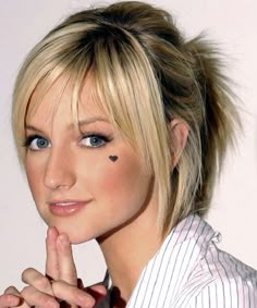 bangs - hair cut scheduled for Monday, thinking about something different Simpson Pictures, Bangs Ponytail, Ashlee Simpson, Medium Blonde, Frou Frou, Creative Hairstyles, Face Hair, Pretty Hair, Messy Hairstyles