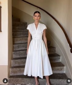 Rich Women Outfits, White Dress Outfit, Modest Casual Outfits, Classy Outfits Men, Elegant Girl, Cotton Midi Dress, Style And Grace