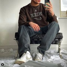 Grey Outfit Men Aesthetic, Vintage Nike Crewneck Outfit, Jeans And Crewneck Outfit Men, Guys Crewneck Outfit, Baggy Crewneck Outfit Men, Guy Fits Casual Winter, Guys Clothing Styles Winter, Crewneck Sweatshirt Outfit Men, Rain Outfit Men