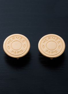 Hermes Earrings Clothing Labels Design, Hermes Accessories, Vintage Hermes, Fashion Hub, Custom Buttons, Disc Earrings, Diamonds And Gold, Elegant Earrings, 로고 디자인