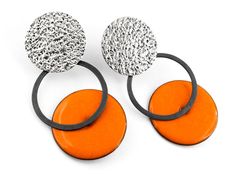 Orange drop earrings. Contemporary earrings. Geometric earrings. Circle drop earrings. Modern silver earrings. Enamel earrings. Women gift Modern orange earrings of silver and enamel. From the Pètals collection. These pieces are a one-of-a-kind handmade earrings. Measures: 45mm length and 23mm width. You can choose and customize the color of the enamel. And also the silver finish. Closure: push back. Very comfortable and lighweight. These modern earrings are ideal for to wear every day! These ge Contemporary Drop Earrings For Gift, Contemporary Earrings As A Gift, Pierced Dangle Earrings In Enamel, Modern Orange Drop Earrings, Black Enamel Drop Earrings, Modern Silver Earrings With Black Enamel, Modern Enamel Jewelry With Matching Earrings, Handmade Contemporary Drop Earrings, White Earrings With Black Enamel