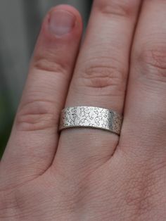 "Copy and paste into your browser, get 15% off ➔ https://bit.ly/VD15OFF The perfect ring for the lover of a popular LGBTQIA+ book series and TV series, featuring an unshaded leaves design. DETAILS: -Sterling Silver -6mm in thickness You will receive one sterling silver ring. **Every item is handmade, this means that each will be unique and may not look EXACTLY like the picture, but it will look very similar ➡ORDER PROBLEMS If there are any problems with your order please contact me, my goal is for you to be happy with your products and I will do what I can to help! ➡BULK ORDERS I gladly make bulk orders! For every bulk order of 15+, there is a special discount. The more you order, the more you save! Message me with what you have in mind. ➡GIFTS To add gift wrap, select the option when purc Heartstopper Leaf, Heartstopper Book, Gay Pride Jewelry, Jewelry Book, Pride Jewelry, Leaves Ring, Pride Jewellery, Leaves Design, Leaf Ring