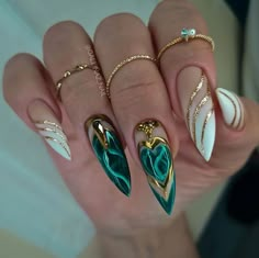 Emerald Nails, Stiletto Nails Designs, New Year's Nails, Fabulous Nails, Coffin Nails Designs, Pretty Acrylic Nails, Fancy Nails, Dope Nails