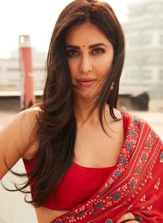 Katrina Kaif Photo, Look Retro, Red Saree, Aishwarya Rai, Katrina Kaif, Priyanka Chopra, Bollywood Celebrities, Deepika Padukone, Model Photos