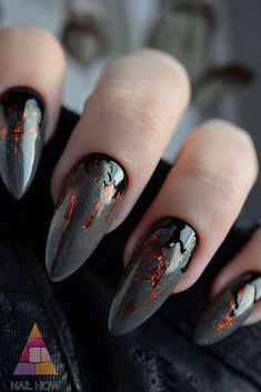 Spring Witch Nails, Werewolf Nails, Thanksgiving Nails Design, Nails Design Fall, Red Nail Varnish, Thanksgiving Nail Ideas, Thanksgiving Nails Design Fall, Fall Thanksgiving Nails, Elegant Thanksgiving