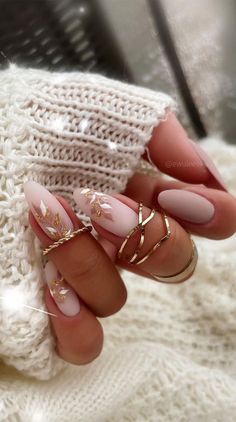 Best Nails For Winter, Nail Art Winter 2022, Nail Designs Trending Now Winter, Colour Nails Acrylic, Dark Coloured Nails, French Nails With Art, Winter Colour Nails, Dusty Pink Nails Design, Trending Nails 2022