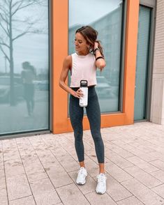 Sporty Outfits For Women, Summer Outfits Athletic, Summer Sports Outfits, Cute Athletic Outfits, Lulu Outfits, Fitness Fashion Outfits, Outfits Athletic, Gym Attire