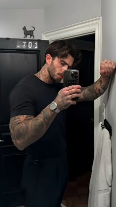 Male Model Man Bun, Tall Muscular Tattooed Men, Muscular Fashion Men, Modern Viking Aesthetic Men, Tattooed Cowboy Men, Heavily Tattooed Man, Hot Mens Outfits, Tall Tattooed Men, Leather Aesthetic Men