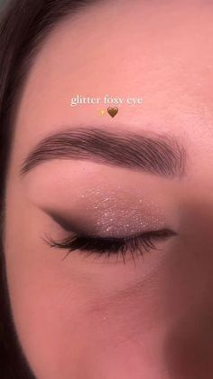 Eyeliner Tutorial Liquid, Eyeliner Tutorial Winged, Gel Eyeliner Tutorial, Eyeliner Tutorial For Beginners, Cat Eye Makeup Tutorial, Eye Makeup For Hooded Eyes, Cat Eye Eyeliner, Almond Eye Makeup, Eye Eyeliner