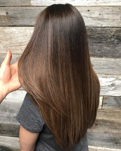 Dark Brown Faded To Light Brown Hair, Global Hair Colour For Indian Skin, Dark Brown With Light Brown Highlights, Dark Brown Hair With Low Lights, Balayage Brunette Short, Ombre Hair Color For Brunettes, Balyage Long Hair, Medium Hair Color