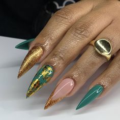 Nails Inspiration Nail Art, Nail Designs On Black Women, Fall Nails Dark Skin, Fall Stilleto Nails, Nails Ideas Stiletto, Fall Stiletto Nails Design, Date Night Outfit Jeans, Fall Nails Dark, Stiletto Nail Design