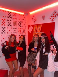 Casino Party Costume, Maffia Theme Party Outfit, Poker Party Outfit, Mafia Couple Costume, Vegas Themed Party Outfit, Vegas Party Theme Outfit, Maffia Party Outfit Woman, Maffia Outfit, Party Costume Themes