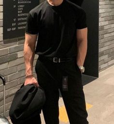 남성 근육, Black Outfit Men, Istoria Artei, Gentleman Aesthetic, Men Stylish Dress, Guys Clothing Styles, Cool Outfits For Men, Aesthetic Guys