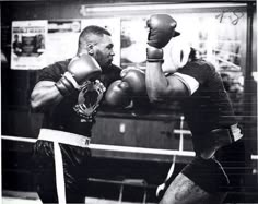 an old photo of two men boxing