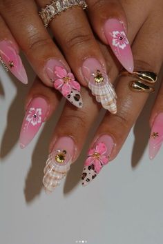 32 Gorgeous Sea Shell Nail Ideas To Try At You Next Appointment - London Kensington Guide Acrylic Nail Summer, Flower Press On Nails, Fake Acrylic Nails, Seashell Nails, Nail Summer, Long Almond, Flower Press, Mermaid Nails, Exotic Nails