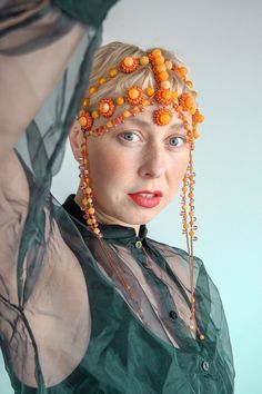 Art deco handmade beaded headpiece inspired by 1920' flapper fashion. Such a joyful burnt orange headdress made of orange agate stones and glass beads. Beaded headpiece has many shades of orange. Headdress made of bead embroidery technique, it is light and easy to wear. The size of hair piece is adjustable, but would be amazing if you leave your head circumference under your order. Such a bright headpiece will make you feel so cheerful and brings many good and warm emotions. Each jewelry piece i Orange Headpiece, Beaded Headdress, Headdress Art, Headpiece Art, Great Gatsby Headpiece, Flapper Fashion, Burlesque Fashion, Burn Orange, Flapper Hair