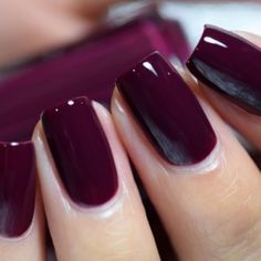 top coat per far durare manicure e pedicure Fall Nail Polish, Nail Polish Colors Fall, Purple Nail, Essie Nail Polish, Essie Nail, Nailed It, Nail Polish Colors, Love Nails, Trendy Nails