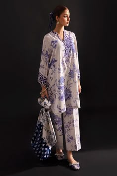 Sana Safinaz H232-023B-AC Mahay Winter Collection Silk Sets With Printed Motifs For Spring, Silk Sets For Daywear, Printed Silk Sets For Summer, Elegant V-neck Printed Sets, Silk Lawn Suit With Floral Print For Summer, Silk Summer Sets With Printed Motifs, White Silk Lawn Suit For Spring, Elegant Patterned Sets With Printed Motifs, Spring Silk Lawn Suit With Floral Print