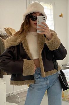 Casual Cold Outfits, Winter Fits 2023, Zara Shearling Jacket, Easy Winter Outfits, Winter Outfit 2023, 2023 Winter Outfits, Look Zara, Thick Coat, Warm Clothes