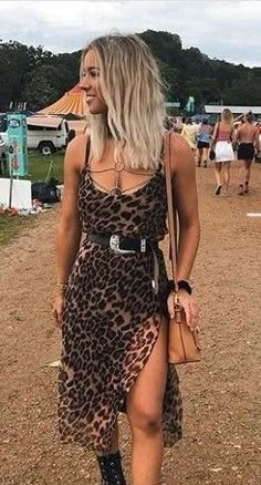 90s Music Festival Outfits, Festival Outfits In Your 30s, Rocker Beach Outfit, Animal Print Festival Outfit, Reggae Concert Outfit Summer, Blonde For Brown Skin, Festival Outfits Midsize, Stagecoach Festival Outfits, Shoe Collection Aesthetic