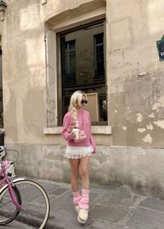 Uggs Outfit, Mode Boho, White Skirt, Pink Outfits, 가을 패션, Autumn Outfit, Pink Outfit