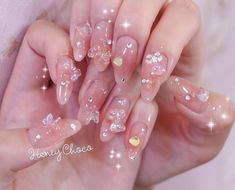 Pink Nails Korean, Korean Charm Nails, Korean Nail Designs Trends, Korean Pink Nails, Pink Korean Nails, Korean Nails With Pearls, Pearl Korean Nails, Korean Nail With Charms, Asian Acrylic Nails