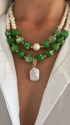 Green Stone Jewelry Indian, Turquoise And Pearls, Modern Pearl Jewelry Necklace, Turquoise Jewelry Necklace, Pearl Necklace Handmade, Handmade Pearl Jewelry, Fashion Outfits Dresses, Vintage Jewelry Antique, Pearl Necklace Designs