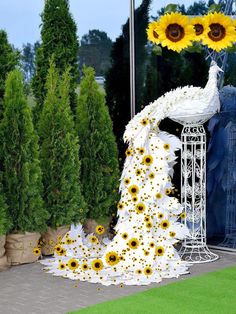 sunflowers are arranged in the shape of a bride and groom's dress