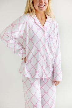 We are so excited to introduce mix & match pajamas for women! Featuring our classic Belle Meade Bow, you can now choose your favorite colorway and top/bottom style. These sets are perfect for matching your little ones, bridesmaids gifts, and so much more! Belle Meade Bow features Pier Party Pink and Worth Avenue White. Cute Pink Pajama Set, Cute Pink Holiday Sets, Cute Pink Sleepwear For Holiday, Pink Christmas Pajamas Women, Pink Holiday Pajamas, Lounge Pants Womens, Women Long Sleeve Tops, Mix Match, Bridesmaids Gifts