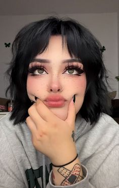 Egirl Baddie Makeup, Grunge Makeup Round Face, Egirl Makeuo, Simple Alt Makeup Look, Dark Baddie Aesthetic Outfits, Egirl Makeup Soft Natural, Egirl Lashes, Black E Girl Makeup, Easy Femboy Makeup