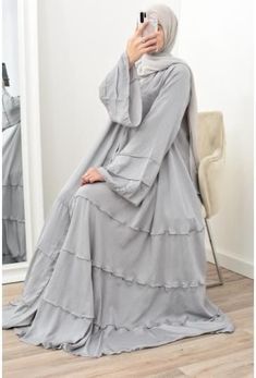 Burqa Design Dubai Abaya, Abaya Designs Dubai, New Hijab Style, Burkha Designs, Abaya Fashion Dubai, Dubai Abaya, Hijab Fashionista