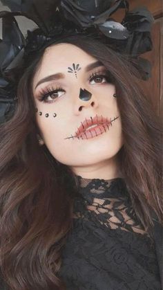 Makijaż Sugar Skull, Muertos Makeup, Halloween Makeup Sugar Skull, Day Of The Dead Makeup, Halloween Make-up Looks, Halloweenský Makeup, Dead Makeup, Halloween Makeup Diy, Cute Halloween Makeup