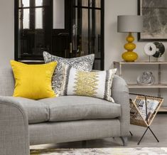 grey and gold living room ideas Grey And Gold Living Room, Gold Living Room Ideas, Gray Couch, William Yeoward, Gold Living, Grey Interior Design, Grey Interior, Gold Living Room